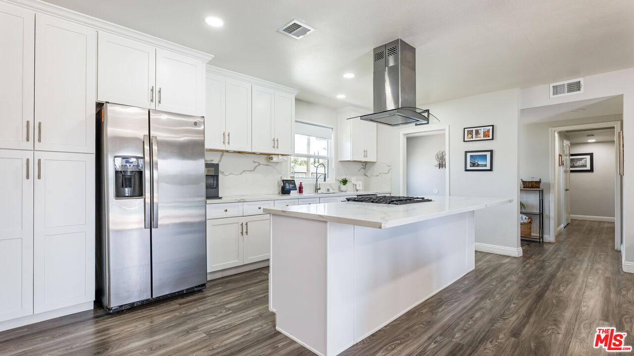 369 East Van Koevering Street Rialto, CA 92376 - Photo 6 of 55