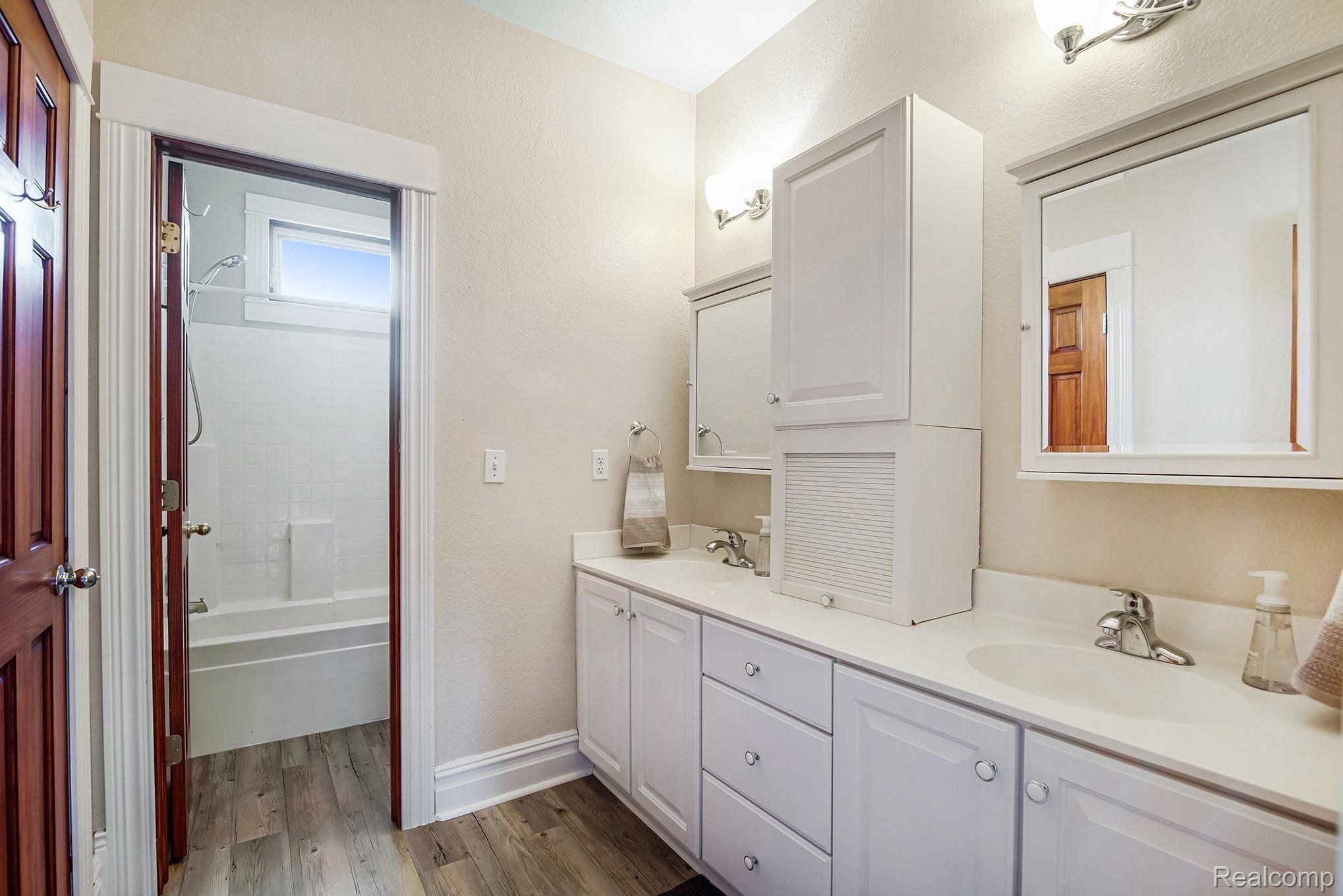 5412 Vines Road Howell, MI 48843 - Photo 29 of 47 Full Jack and Jill bathroom with dual sinks.