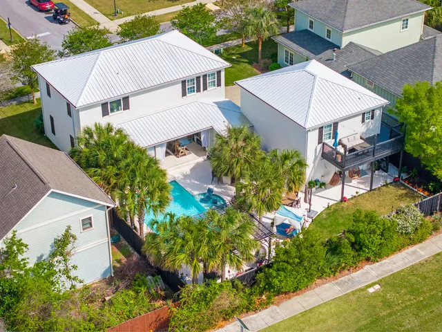 $999,999 | 306 Coconut Grove Court, Panama City Beach, FL 32407