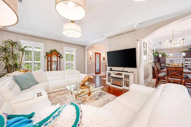 $999,999 | 306 Coconut Grove Court, Panama City Beach, FL 32407