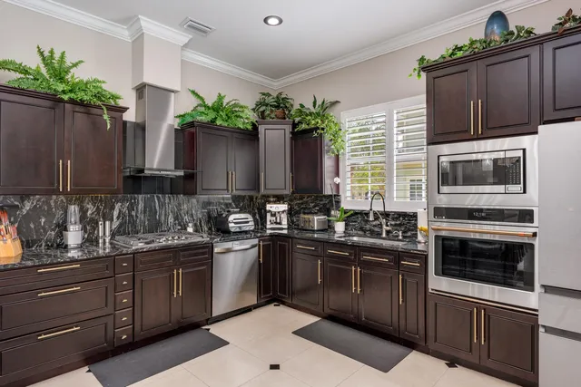 $999,999 | 306 Coconut Grove Court, Panama City Beach, FL 32407