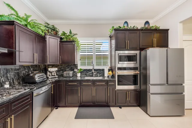 $999,999 | 306 Coconut Grove Court, Panama City Beach, FL 32407