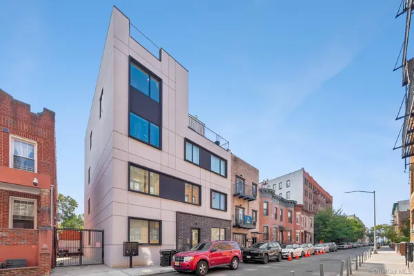 $4,200 | 1526 Lincoln Place, Unit 4L | Crown Heights