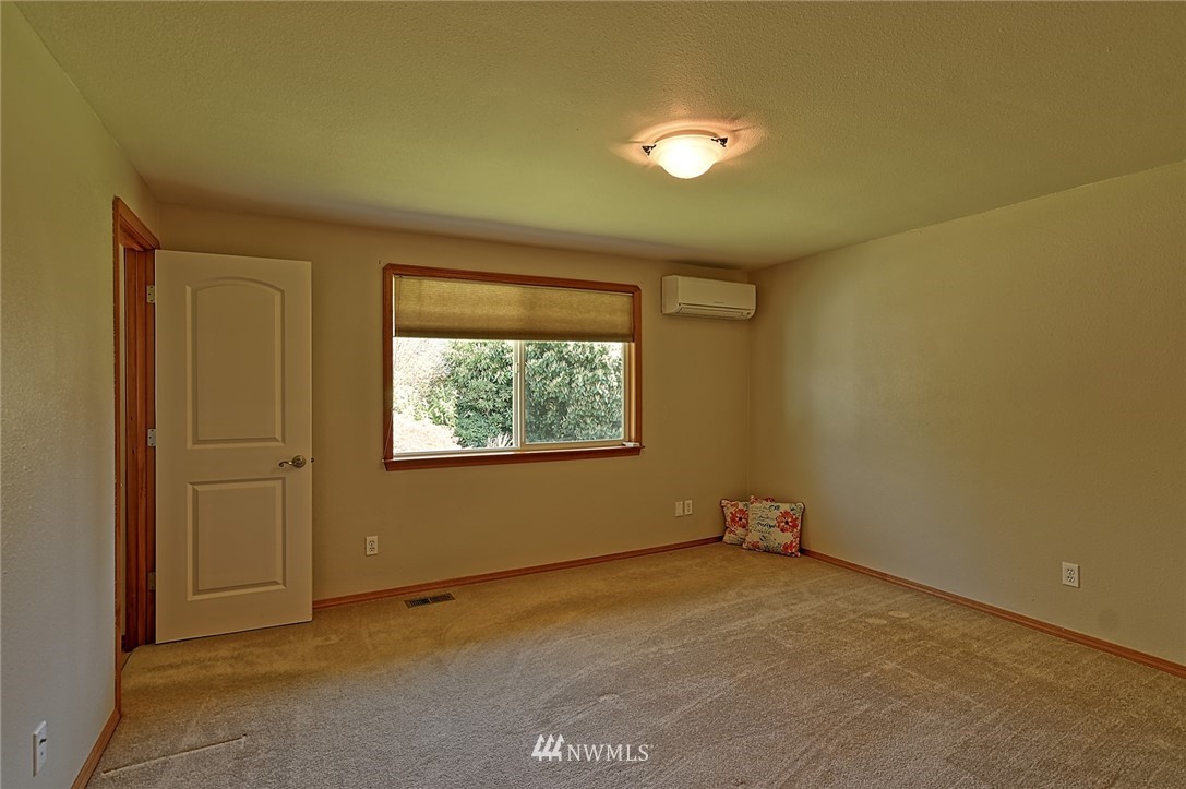 11619 31st Drive Southeast Everett, WA 98208 - Photo 19 of 30 an empty room with a window