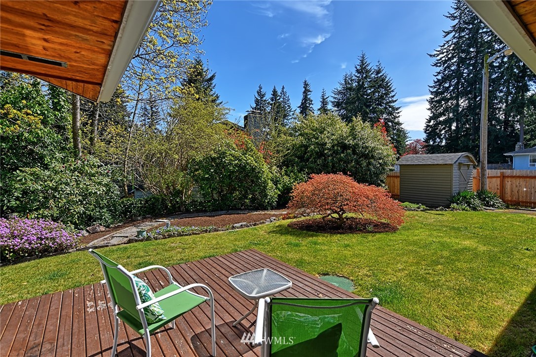 11619 31st Drive Southeast Everett, WA 98208 - Photo 27 of 30 a view of a chairs and table in the backyard