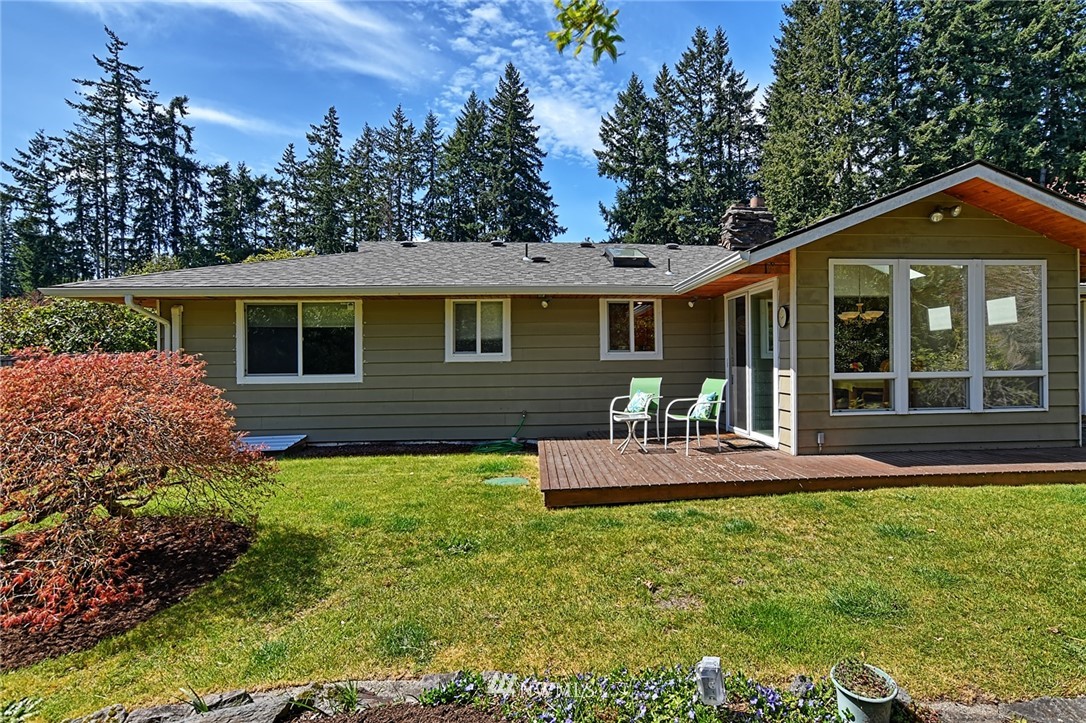 11619 31st Drive Southeast Everett, WA 98208 - Photo 28 of 30 a front view of a house with a yard