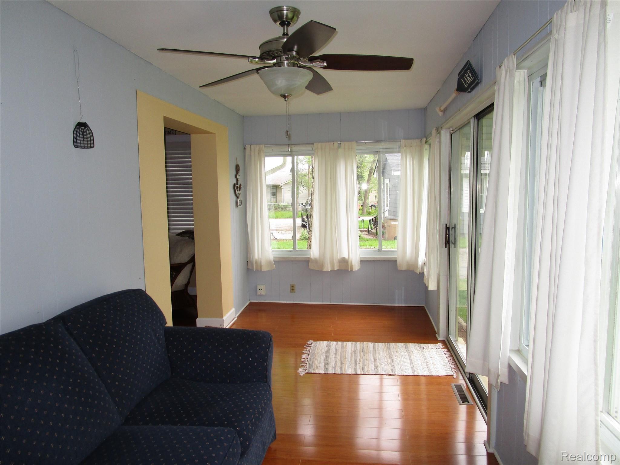 5109 Reymont Road Waterford, MI 48327 - Photo 25 of 28 IMG_8901.JPG