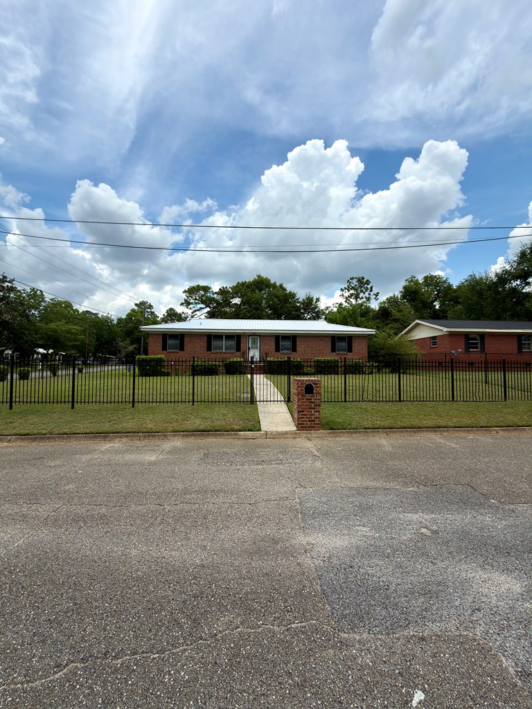 1001 Dutch Street Dothan, AL 36301 - Photo 2 of 17