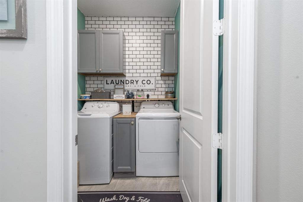 4185 Marina Way Deerfield Beach, FL 33064 - Photo 20 of 40 a utility room with dryer and washer