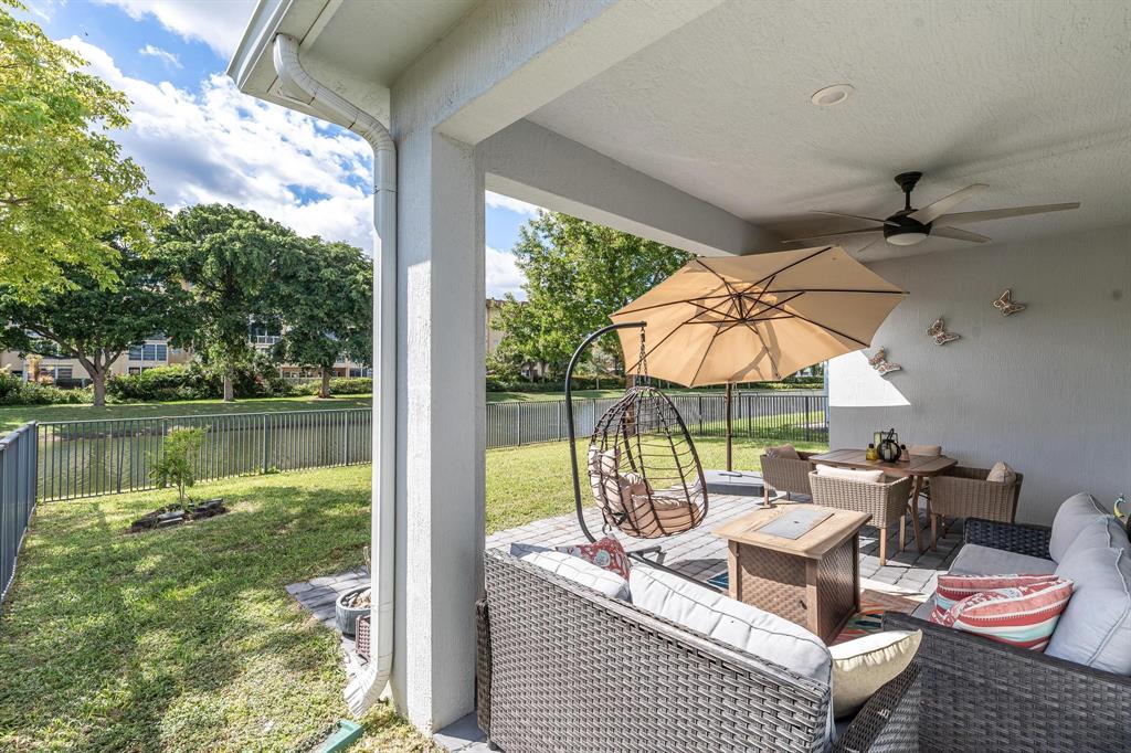 4185 Marina Way Deerfield Beach, FL 33064 - Photo 4 of 40 a outdoor space with lots of water view