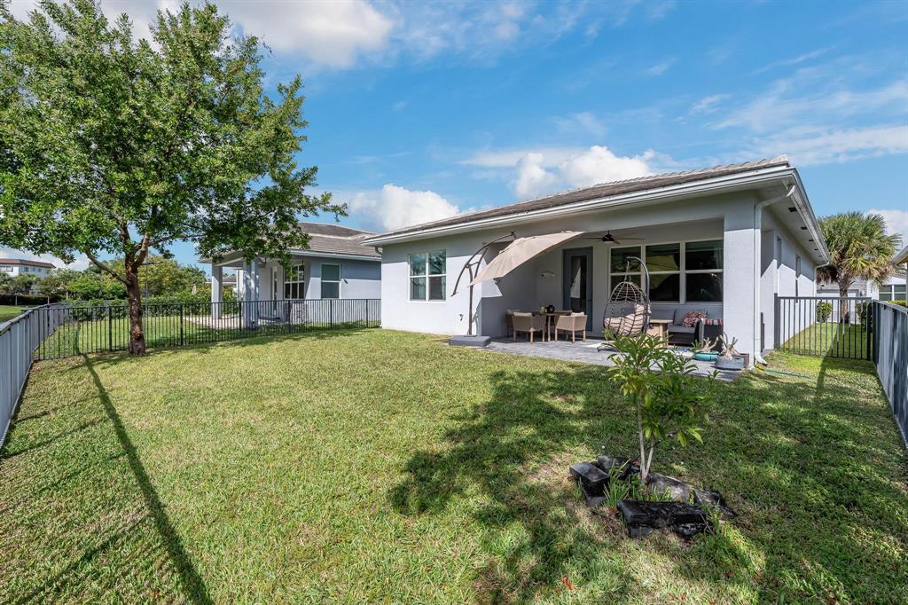 4185 Marina Way Deerfield Beach, FL 33064 - Photo 6 of 40 a view of a house with sitting area and garden