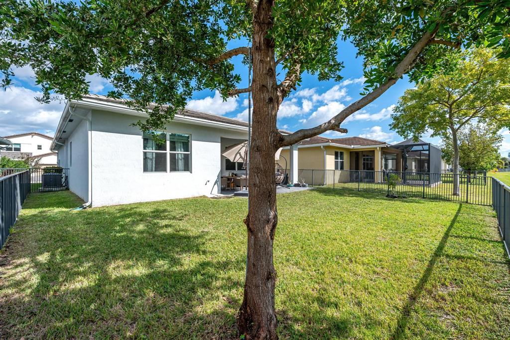 4185 Marina Way Deerfield Beach, FL 33064 - Photo 8 of 40 a front view of house with yard and green space