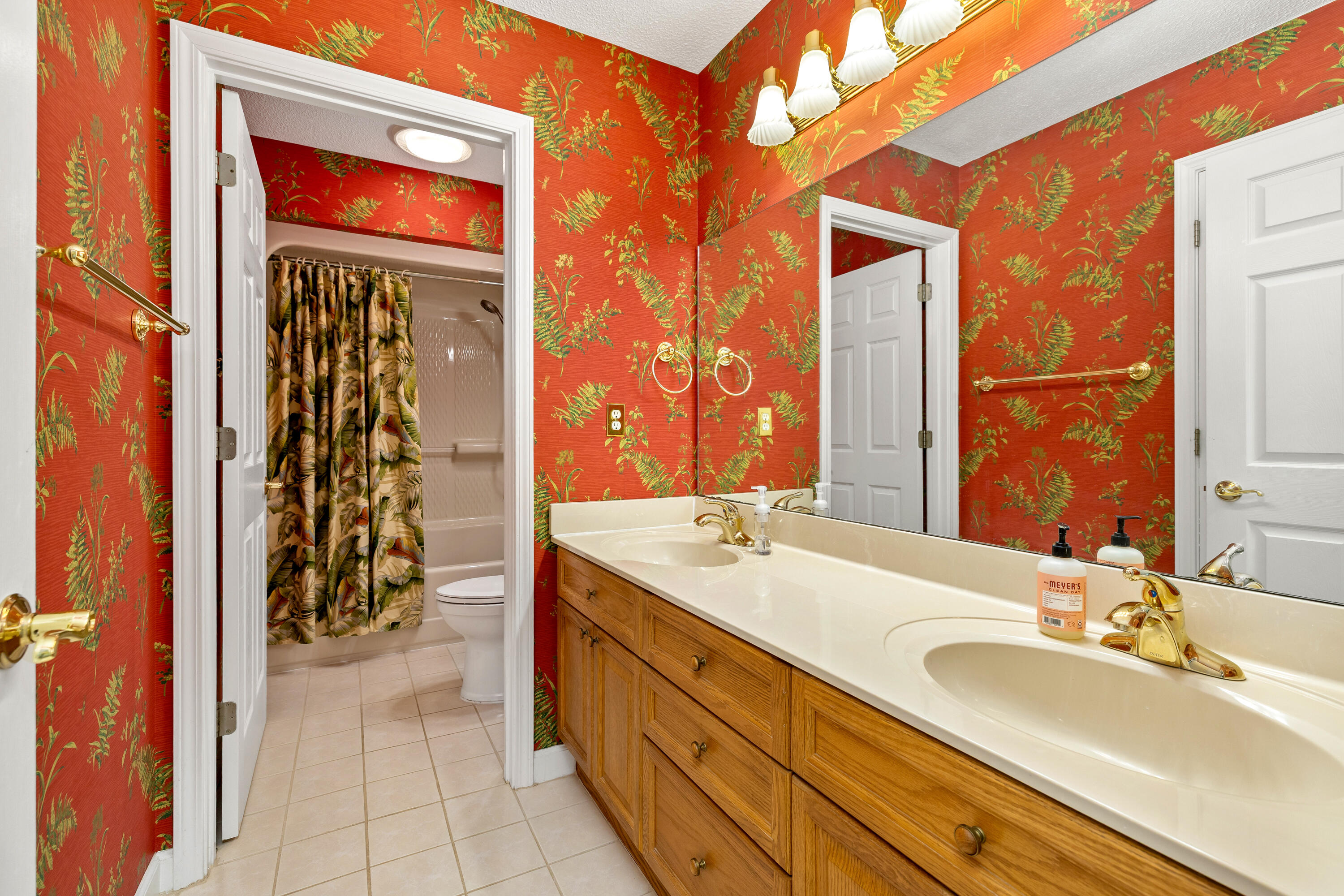 65 Reedy Court Manning, SC 29102 - Photo 43 of 91 GUEST BATHROOM