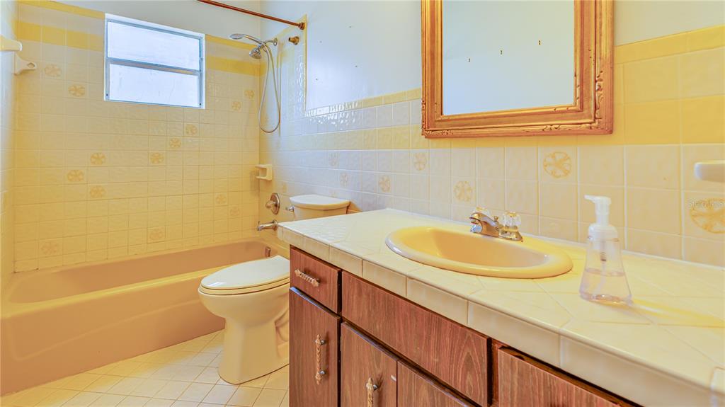 633 Huntington Street Brandon, FL 33511 - Photo 29 of 35 a bathroom with a sink a toilet and shower