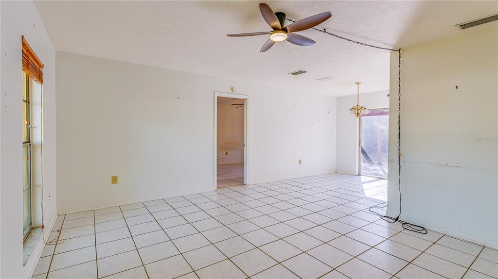 633 Huntington Street Brandon, FL 33511 - Photo 7 of 35 a view of an empty room