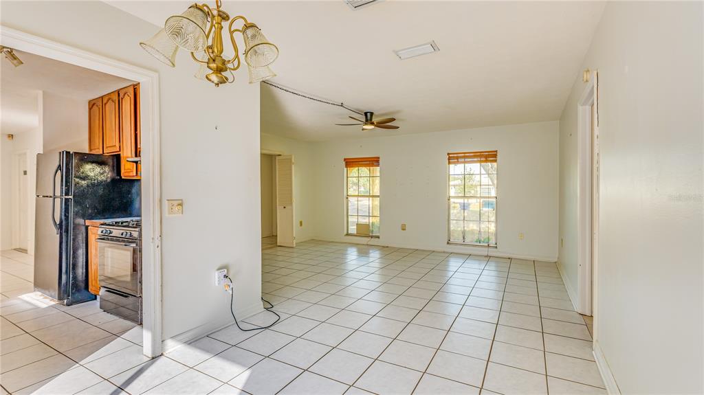 633 Huntington Street Brandon, FL 33511 - Photo 10 of 35 a view of an entryway with a window