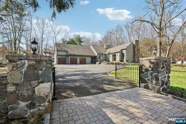 $1,495,000 | 11 Carlough Road, Upper Saddle River, NJ 07458