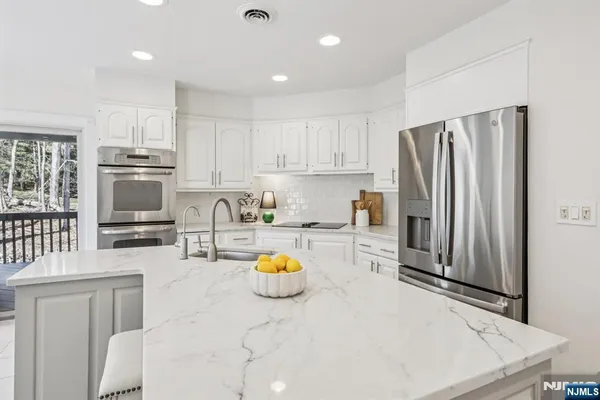 $1,495,000 | 11 Carlough Road, Upper Saddle River, NJ 07458