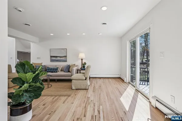 $1,495,000 | 11 Carlough Road, Upper Saddle River, NJ 07458