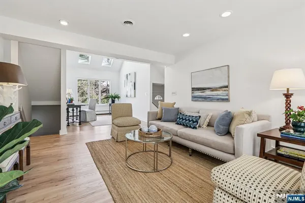 $1,495,000 | 11 Carlough Road, Upper Saddle River, NJ 07458