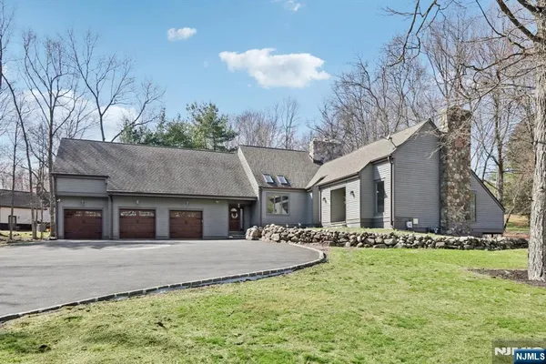 $1,495,000 | 11 Carlough Road, Upper Saddle River, NJ 07458