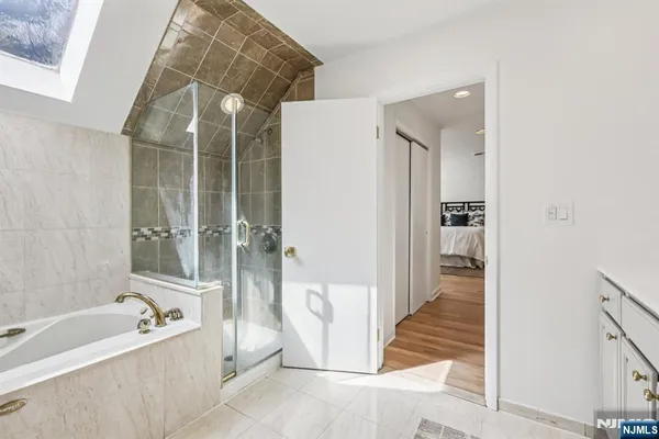 $1,495,000 | 11 Carlough Road, Upper Saddle River, NJ 07458