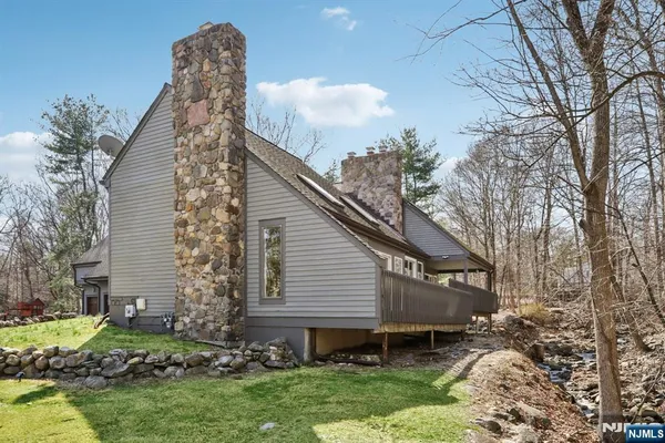 $1,495,000 | 11 Carlough Road, Upper Saddle River, NJ 07458