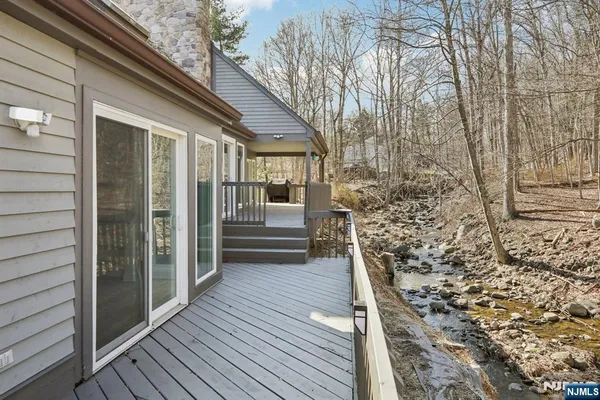 $1,495,000 | 11 Carlough Road, Upper Saddle River, NJ 07458