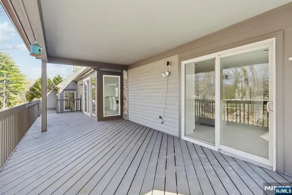 $1,495,000 | 11 Carlough Road, Upper Saddle River, NJ 07458