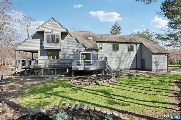 $1,495,000 | 11 Carlough Road, Upper Saddle River, NJ 07458