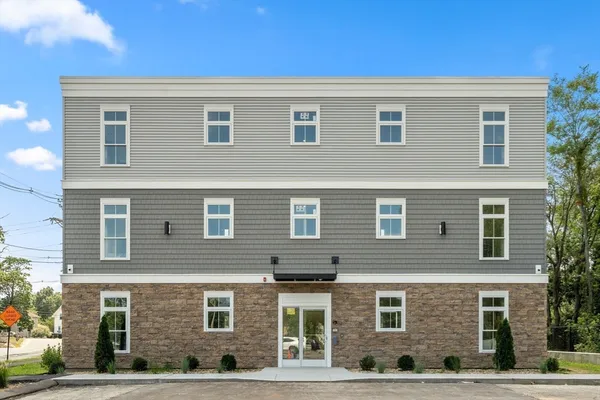 $459,900 | 7 Cross Street, Unit 102, Wilmington, MA 01887