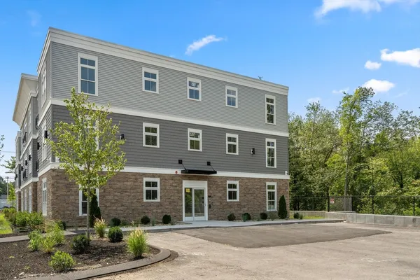 $459,900 | 7 Cross Street, Unit 102, Wilmington, MA 01887