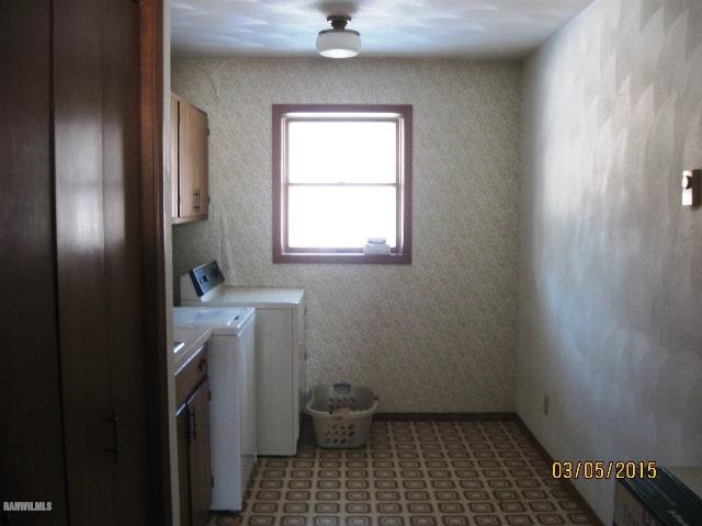 795 North Mammoser Road Stockton, IL 61085 - Photo 4 of 16 a bathroom with a sink and a toilet