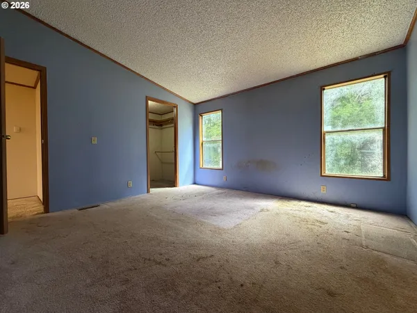 a view of empty room with windows
