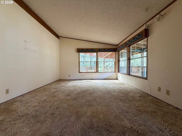 a view of a big room with closet and windows