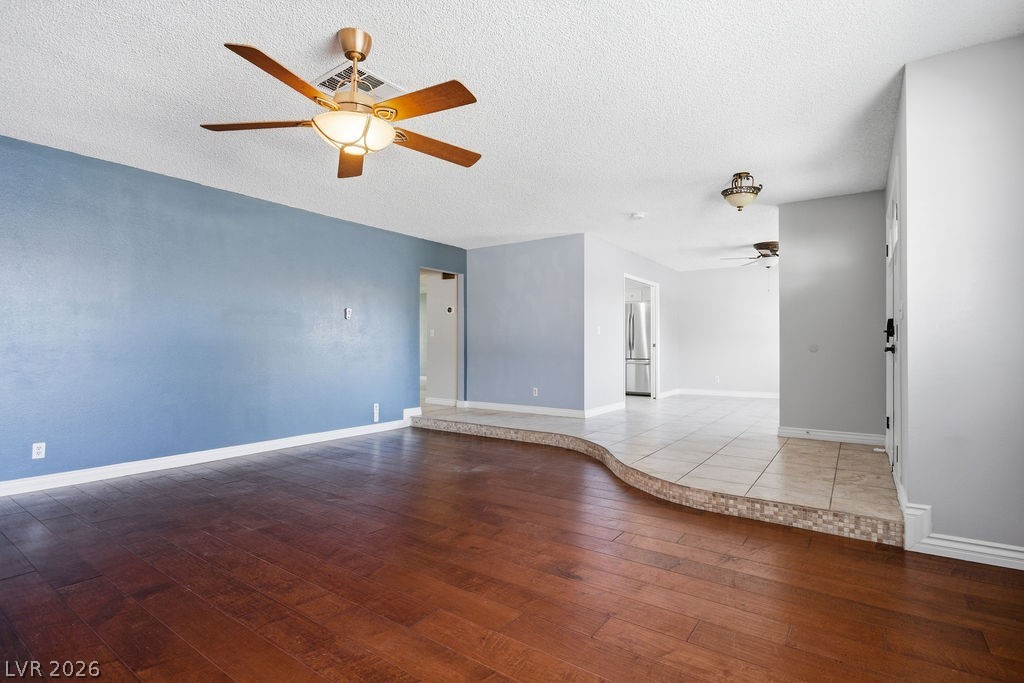 4561 Paseo El Rio Drive Las Vegas, NV 89121 - Photo 3 of 35