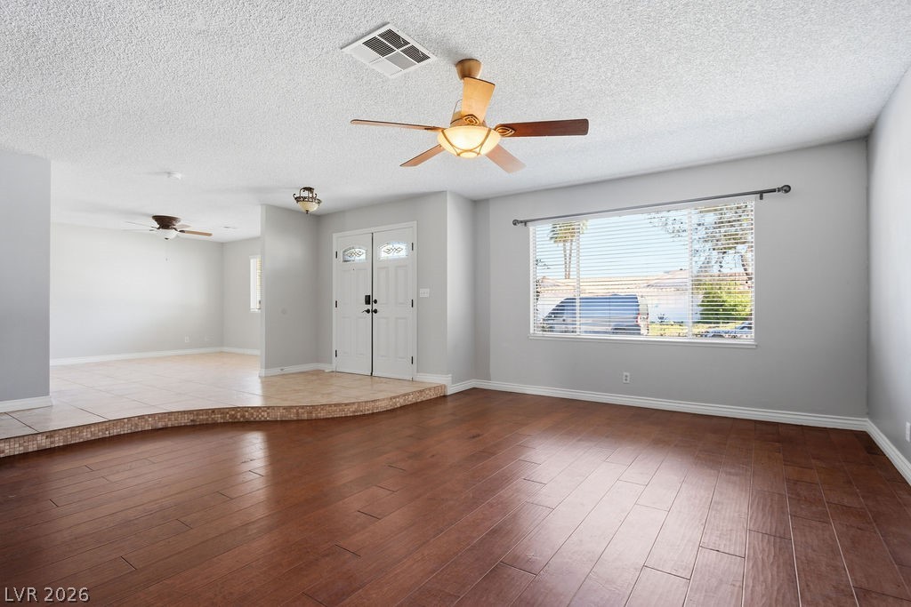 4561 Paseo El Rio Drive Las Vegas, NV 89121 - Photo 4 of 35