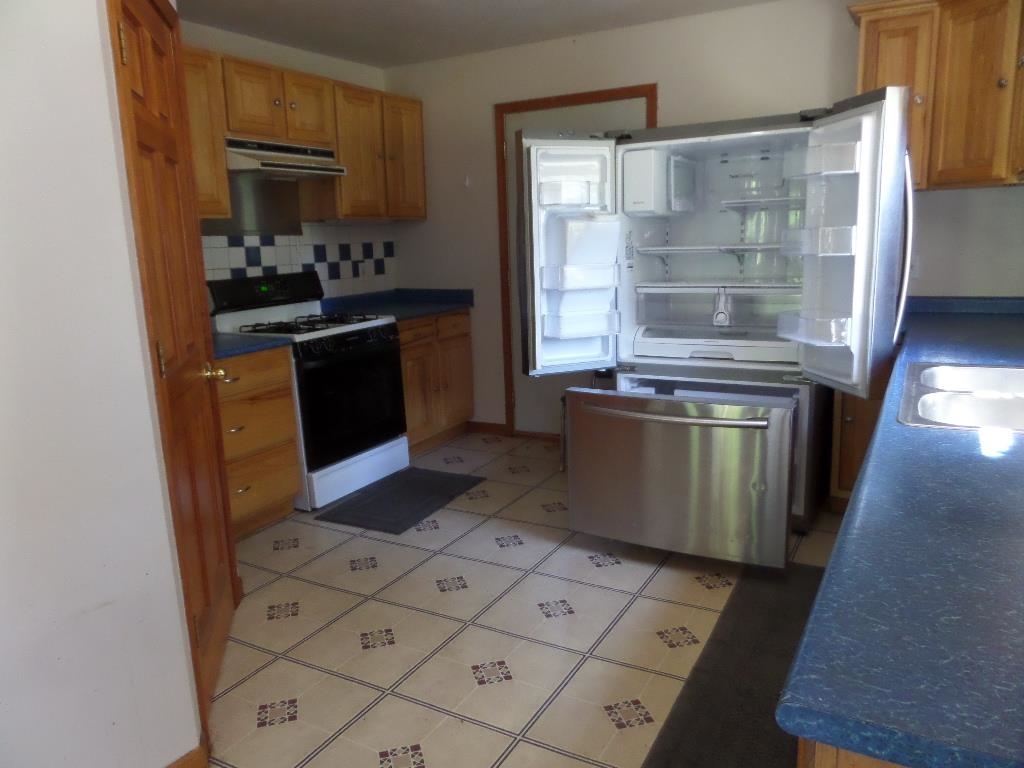 7014 Skegemog Point Road Williamsburg, MI 49690 - Photo 18 of 30 1903460-17.JPG