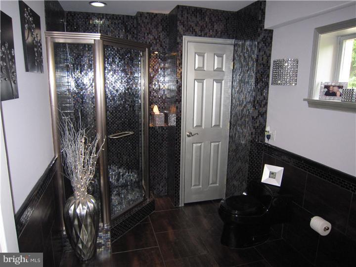 1048 Sorrel Road Huntingdon Valley, PA 19006 - Photo 11 of 25 Bathroom