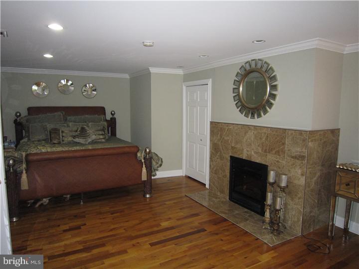 1048 Sorrel Road Huntingdon Valley, PA 19006 - Photo 12 of 25 Master Bedroom