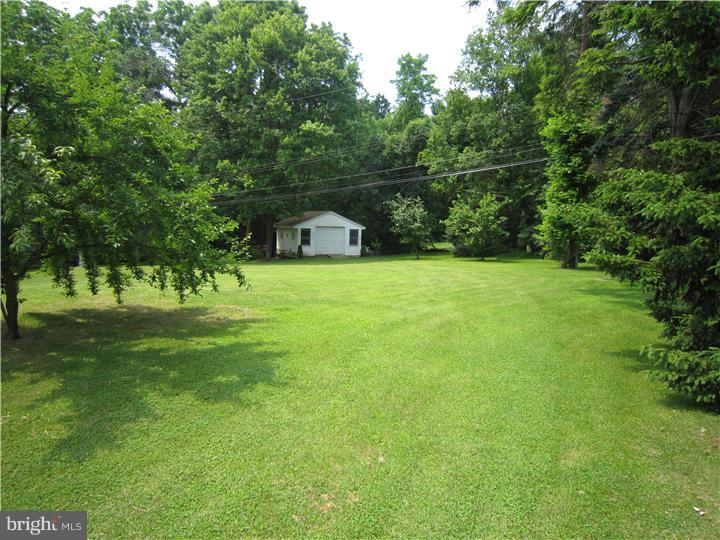 1048 Sorrel Road Huntingdon Valley, PA 19006 - Photo 23 of 25 Exterior Back