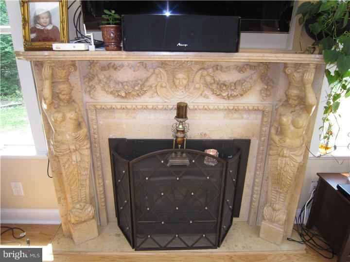 1048 Sorrel Road Huntingdon Valley, PA 19006 - Photo 6 of 25 Gallery Image 6
