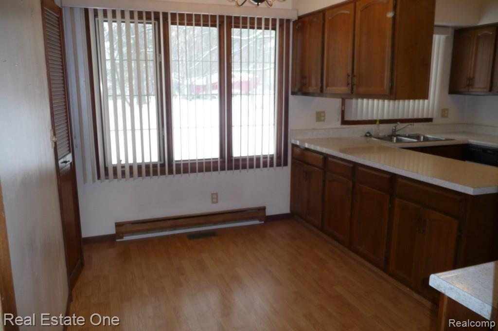 5981 West Hayner Road Fowlerville, MI 48836 - Photo 13 of 31 BREAKFAST ROOM