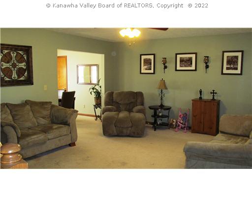 120 Middle Coach Road Hurricane, WV 25526 - Photo 3 of 14 Living Room.