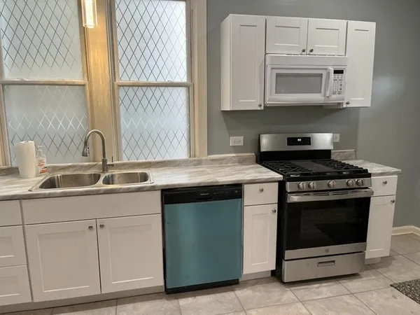 $2,500 | 8153 South Exchange Avenue, Chicago, IL 60617