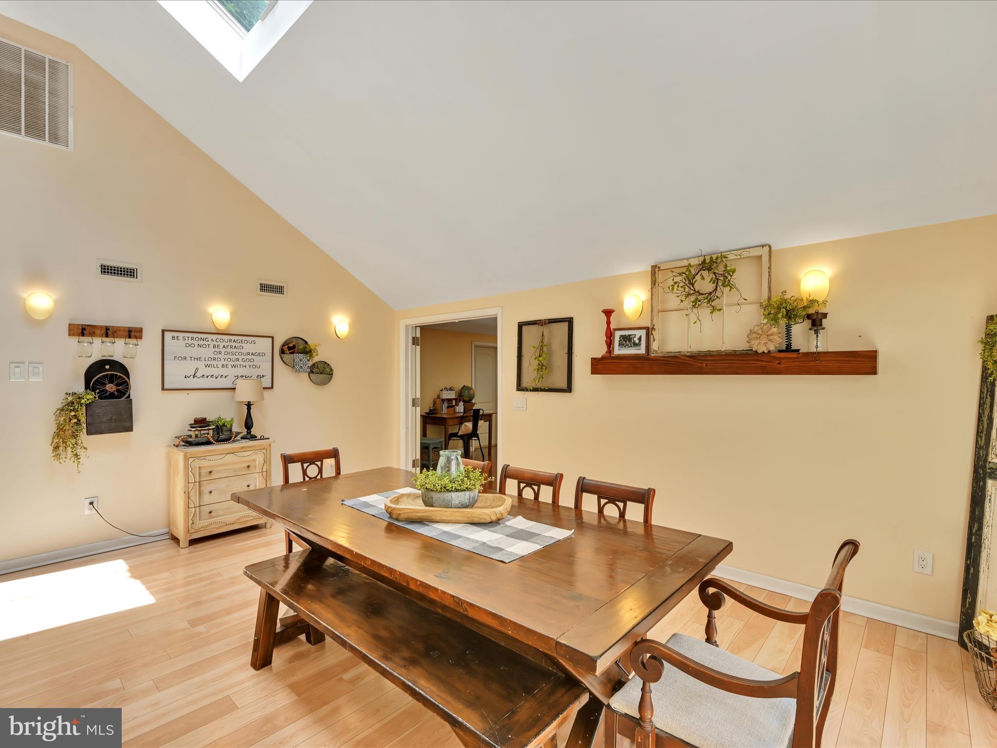 322 Indian Head Road Columbia, PA 17512 - Photo 15 of 49 Dining
