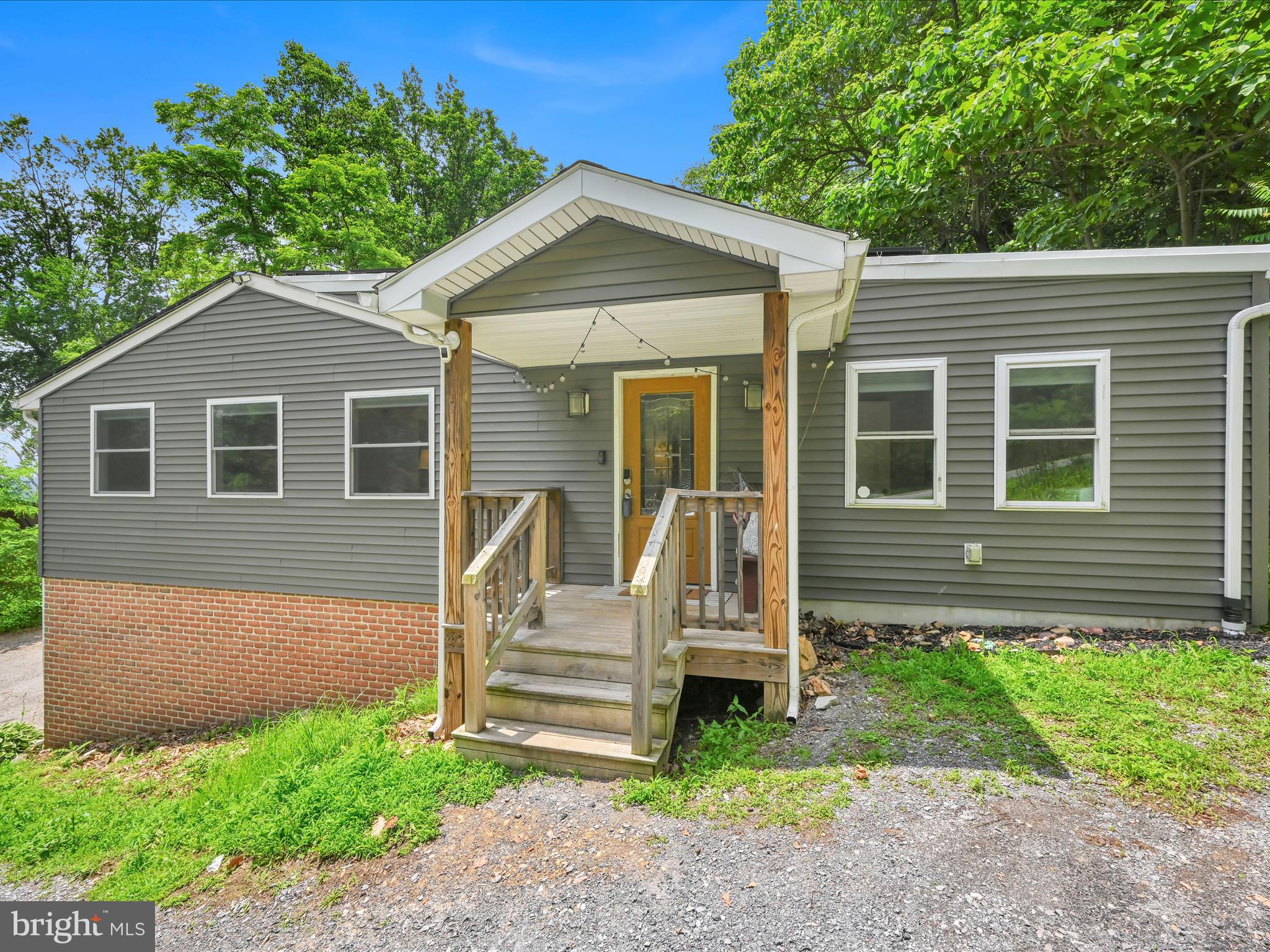 322 Indian Head Road Columbia, PA 17512 - Photo 4 of 49 Front