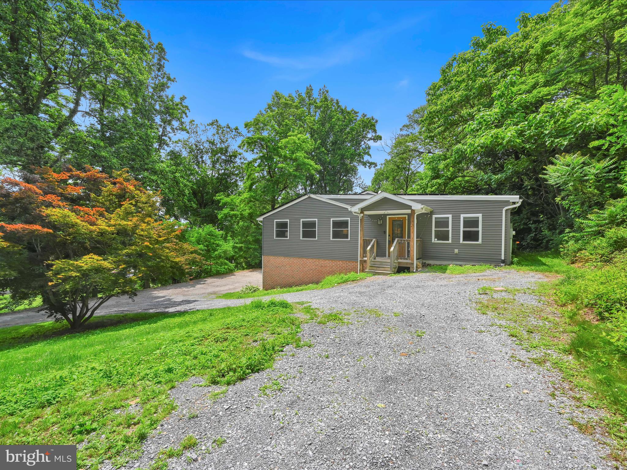 322 Indian Head Road Columbia, PA 17512 - Photo 6 of 49 Front