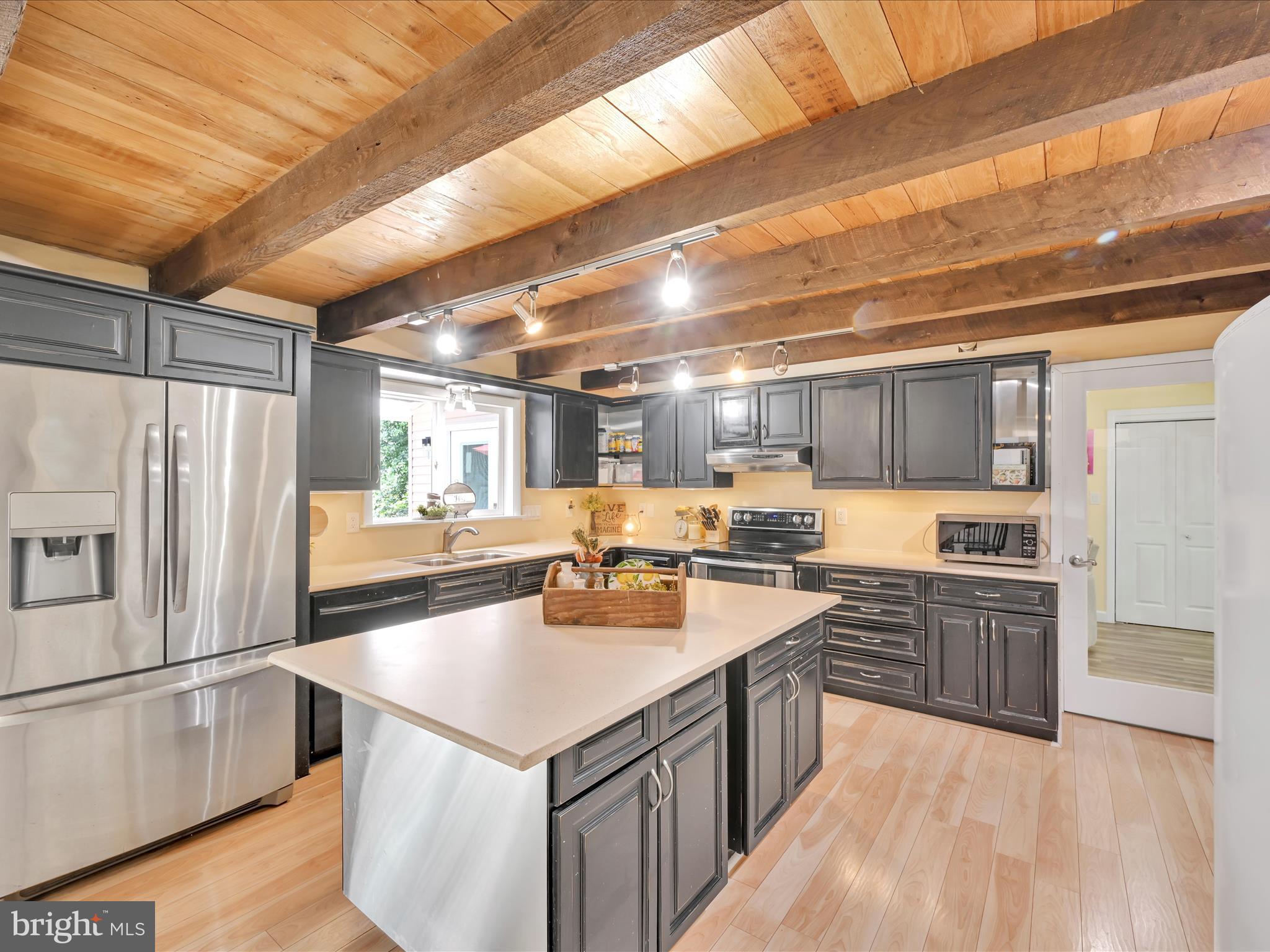 322 Indian Head Road Columbia, PA 17512 - Photo 8 of 49 Kitchen