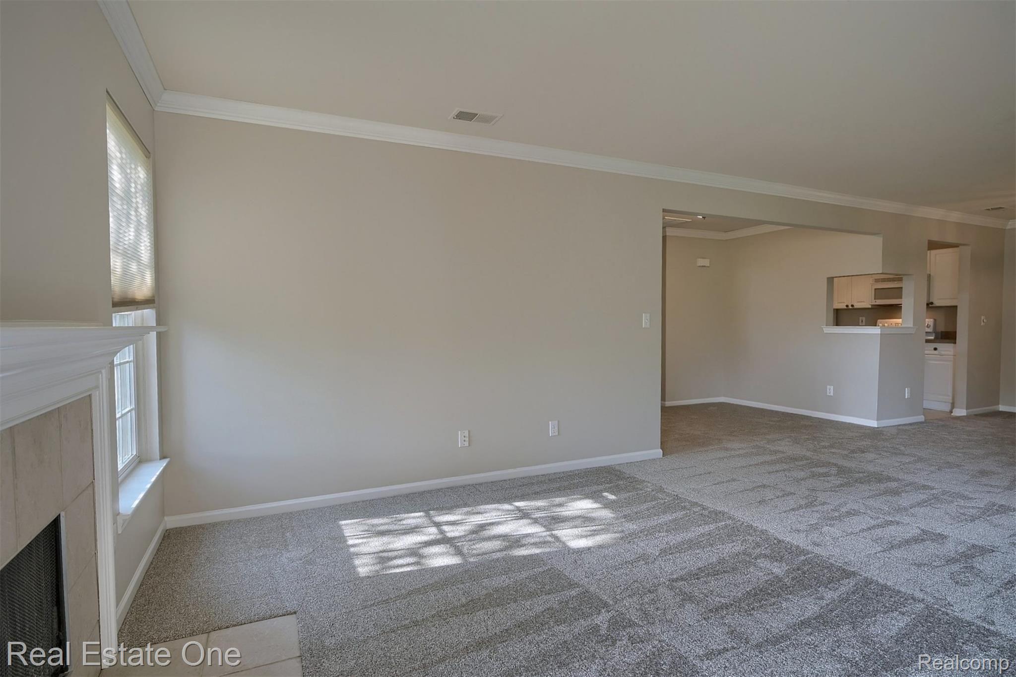 5353 Brookemonte Circle Rochester, MI 48306 - Photo 6 of 32 6-Great-Room-3rd-View.jpg